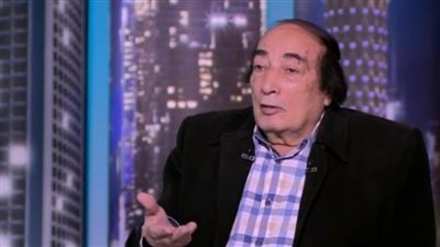 عبد الله مشرف: ساعدت أحمد زكي في تجسيد شخصية السادات| فيديو