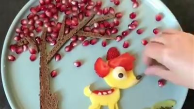 شاهد كيف نجحت امرأة في جعل طفلها يتناول الطعام الصحي (فيديو)