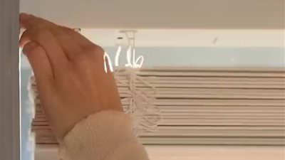 ٣ طرق لتغيير شكل الغرفة بتجديد النافذة (فيديو)