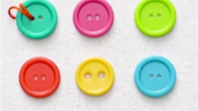 أفكار مبتكرة لتجديد الملابس باستخدام الأزرار (فيديو)