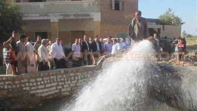 بالصور.. افتتاح خط مياه الشرب يغذي قرى إطسا بالفيوم