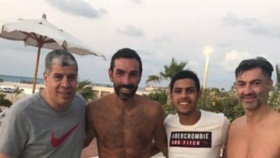 شوبير ونجله مع نجوم العالم في مباراة «الكرة المصرية والعالمية»