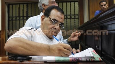 بالفيديو والصور.. مشاهد من اليوم الثاني لتقديم طلبات الترشح للبرلمان.. إقبال ضعيف في القاهرة وكثافة بالجيزة.. مشادات في دمنهور وسوهاج بسبب الزحام.. والتحقيق مع موظف لمجاملته مرشحين بالبحيرة