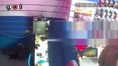 بالفيديو.. صاحب محل موبايلات بالهانوفيل: «اللي يشوف الحرامي يقولي»