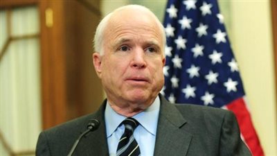 جون ماكين ينتقد إدارة ترامب بعد ساعات من إعلان إصابته بالسرطان