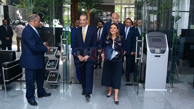 وزيرة الاستثمار تلتقي ضباط الجيش المرشحين للتمثيل العسكري في الخارج