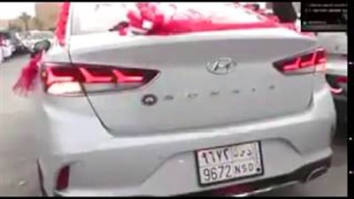 رد فعل يمني فاجأته سعودية بهدية غير متوقعة (فيديو)