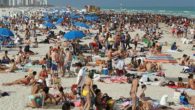 بالصور.. أشهر 10 شواطئ ازدحاما بالمصطافين في العالم