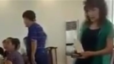 لحظة وفاة امرأة أثناء إلقاء خطاب (فيديو)