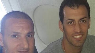 بالصور: «بوسكيتس» يرافق بعثة الأهلي إلى مدريد