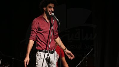 محمد سعد يلقي أشعاره بساقية الصاوي (صور)