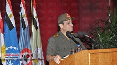 «السيسي» ينتظر «الاستفتاء» لحسم ترشحه للرئاسة.. مصادر: الموافقة على الدستور أول «عينة اختبار» لشعبية وزير الدفاع.. «الفريق» يسعى لتوفير 100 مليار دولار.. وقائد 