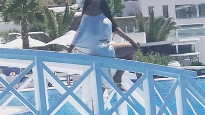 رانيا يوسف تسافر اليونان بعد توقف فيلمها «دماغ شيطان»