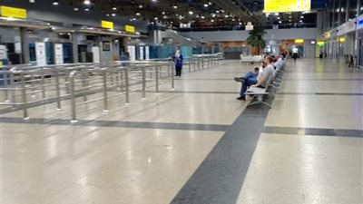 استقرار حركة السفر والوصول داخل صالات المطار وانتظام حركة الملاحة