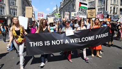 مظاهرات نسائية بوسط لندن اعتراضا على زيارة ترامب (فيديو وصور)