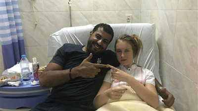 بالصور.. شاب بالغردقة يجمع تبرعات لـ«أوكرانية» مريضة لإعادتها لبلدها