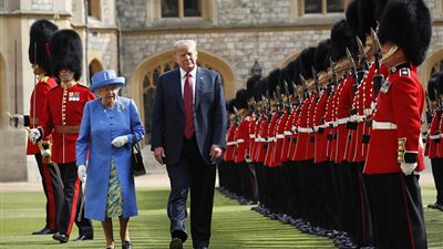ترحيبات ملكية ونشيد أمريكي في استقبال ترامب ببريطانيا (فيديو وصور)