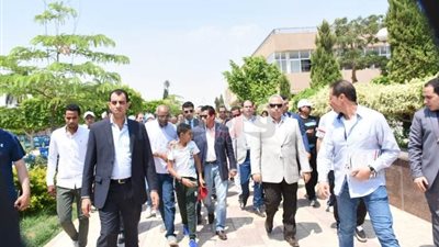 محافظ الشرقية يكرم وزير الشباب على هامش ماراثون «يلا نجري» (صور)