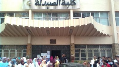 طلاب صيدلة الإسكندرية يطالبون بإنهاء انتداب دكتور سب طالبة