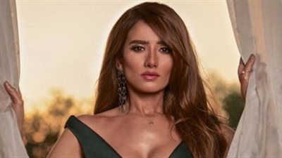 زينة تصل القاهرة وتتلقى خبر وفاة خالتها بالمطار