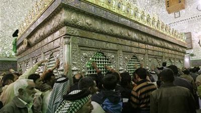 شيعة أسوان يظهرون فى الكاجوج.. يحتفلون بيوم عاشوراء فى الحسينية الجعفرية ويزورون أضرحة السيدة زينب ونفيسة وإبراهيم الدسوقى.. الذكر والعزاء عادتان مشتركتان وزوجة أغاخان تحرمهم من زيارته