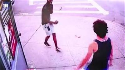 بالفيديو والصور.. طعن رجل حتى الموت أثناء تناوله الإفطار بنيويورك