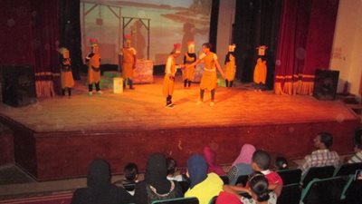 «جزيرة الوحش الملعون» تواصل عروضها في طور سيناء (صور)