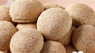 خبيرة تغذية تكشف حقيقة تسبب «العيش السن» في الإصابة بهشاشة العظام