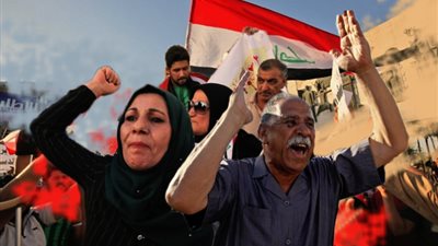 العراق يشتعل.. الآلاف يقطعون الطرق بسبب تردي الأوضاع المعيشية.. اقتحام المنشآت ومطار النجف.. العبادي يقطع زيارته لبروكسل ويعلن حظر التجوال.. والكويت ترفع حالة التأهب القصوى على الحدود