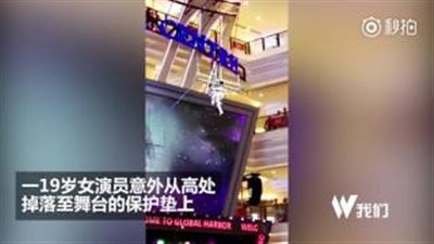 بالفيديو والصور.. لحظة سقوط راقصة أكروبات من ارتفاع شاهق