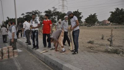 أمن الشرقية يفشل في إقناع أهالي «أولاد صقر» بفتح الطريق العام