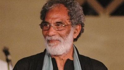 تكريم صلاح مرعى فى احتفالية الجامعة الأمريكية