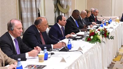 إشادات دولية بتقدم الاقتصاد المصري.. صندوق النقد يشيد بسياسات «المركزي».. تقدم مصر 11 مركزا بمؤشر الابتكار العالمي لعام 2018.. تحسن بيئة الاستثمار.. وتوقعات بصعود مصر كمركز إقليمي لتجارة الغ