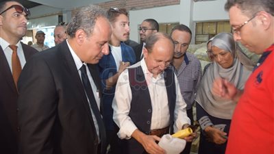 وزير التجارة يتفقد مجمع الصناعات البلاستيكية بالإسكندرية