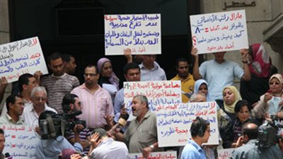 اليوم.. منظمة حقوقية تناقش ملف أجور الفريق الطبى