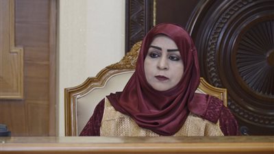 رئيسة الهيئة العامة للصناعات الحرفية تصل مطار القاهرة