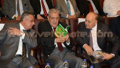 بالصور.. «محلب» و«أبوالنصر» يكرمان «طلبة مستشفى 57»