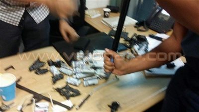 بالصور.. ضبط 800 ألف ريـال سعودي بحوزة مسافرين بمطار برج العرب