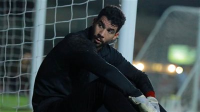 فايلر يطمئن على شريف إكرامي قبل مران الأهلي المسائي