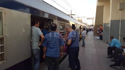 توقف حركة المترو بسبب عطل فني لقطار بمحطة الشهداء