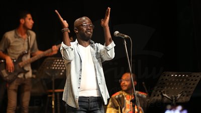 إبداع «أفرونوبيا» في سهرة غنائية بساقية الصاوي (صور)