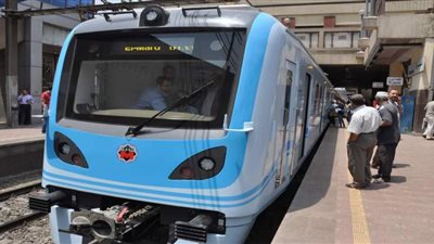 متحدث المترو يعتذر على الهواء للركاب لتوقف الحركة على الخط الأول