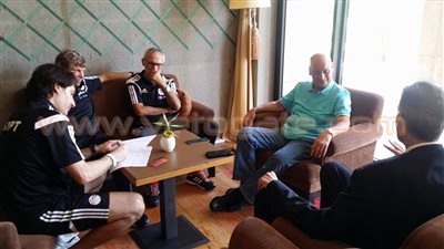 بالصور..السفير المصري في تشاد يجتمع ببعثة المنتخب