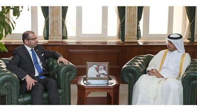 رئيس الحكومة القطرية يلتقي رئيس البرلمان العراقي في الدوحة