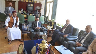 محافظ مطروح يستقبل وزير الشباب والرياضة لتفقد المنشآت (فيديو)