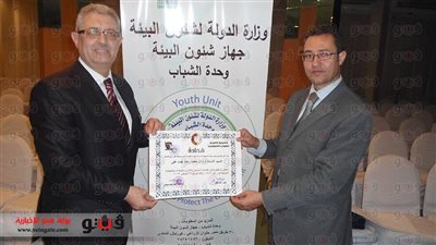 الجامعه الأمريكية تمنح رئيس وحدة الشباب بـ