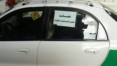 سائق توصيل المعاقين بالمجان: بكاء مريض أوحى لي بالفكرة (صوت)