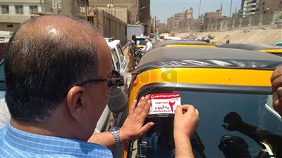 بدء تسليم الدفعة الأولى لتراخيص «التوك توك» بالخصوص (صور)