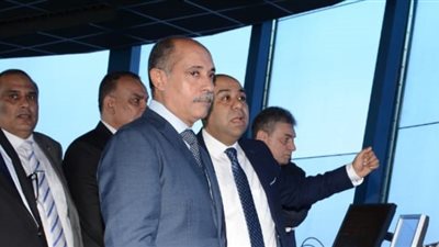 وزير الطيران يعود للقاهرة عقب تفقد سير العمل بمطار أسيوط