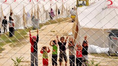 توزيع 1.8 مليون رغيف على النازحين السوريين فى لبنان